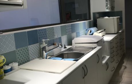Salle de stérilisation du matériel du dentiste
